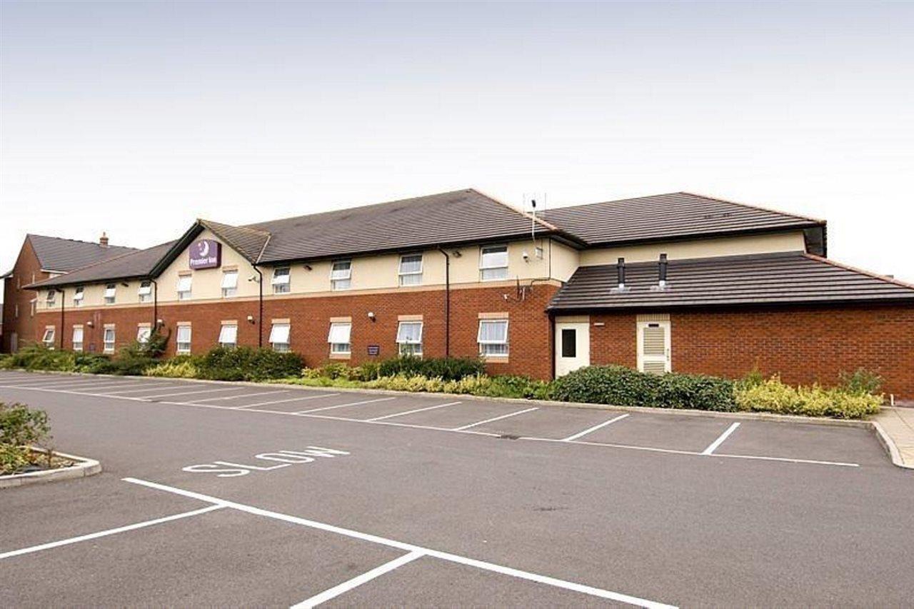 Premier Inn Taunton Central エクステリア 写真