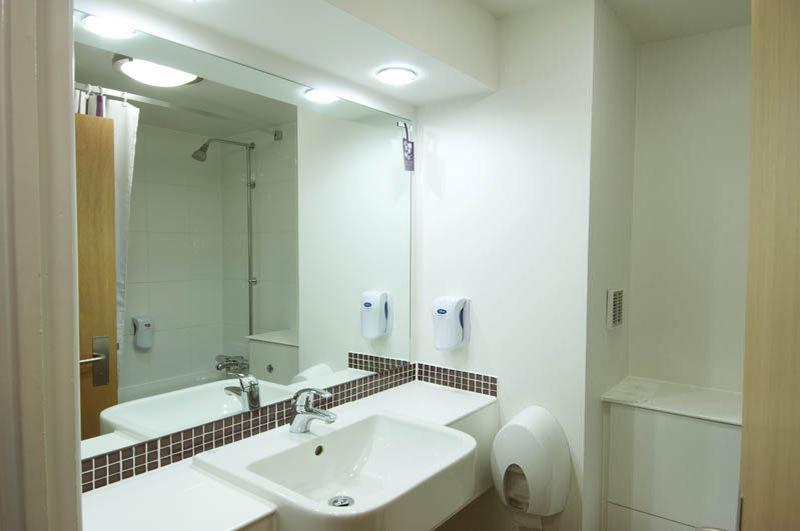 Premier Inn Taunton Central エクステリア 写真
