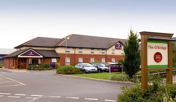 Premier Inn Taunton Central エクステリア 写真