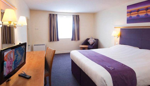 Premier Inn Taunton Central エクステリア 写真